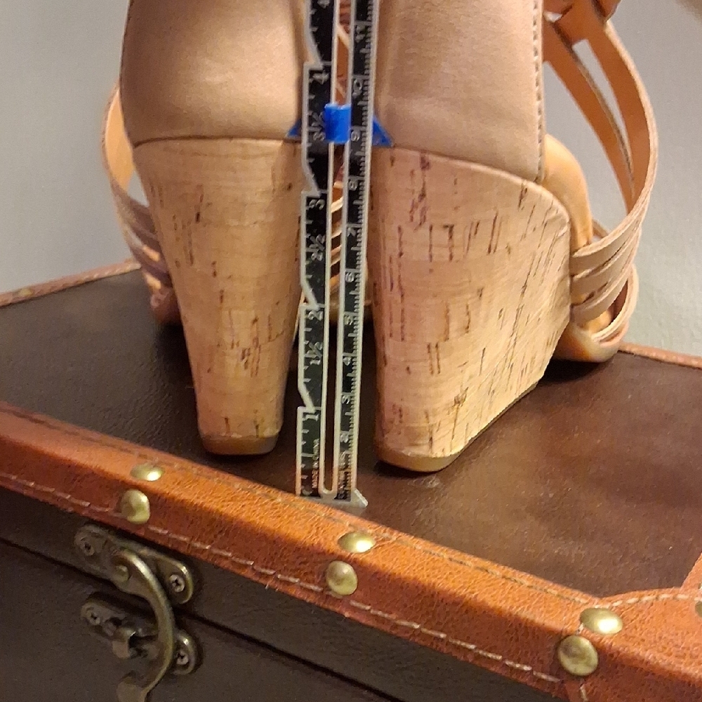 NWOT Kork-Ease Strappy Tan Wedges - Picture 5 of 9